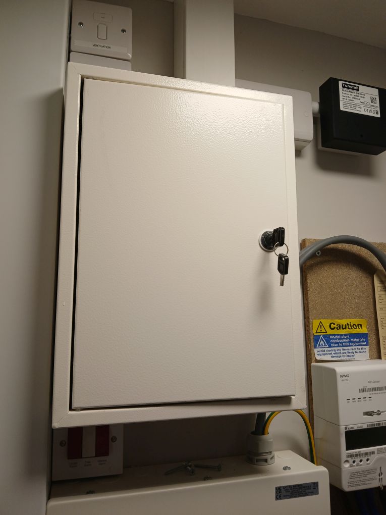 closedcabinet.jpg closedcabinet.jpg